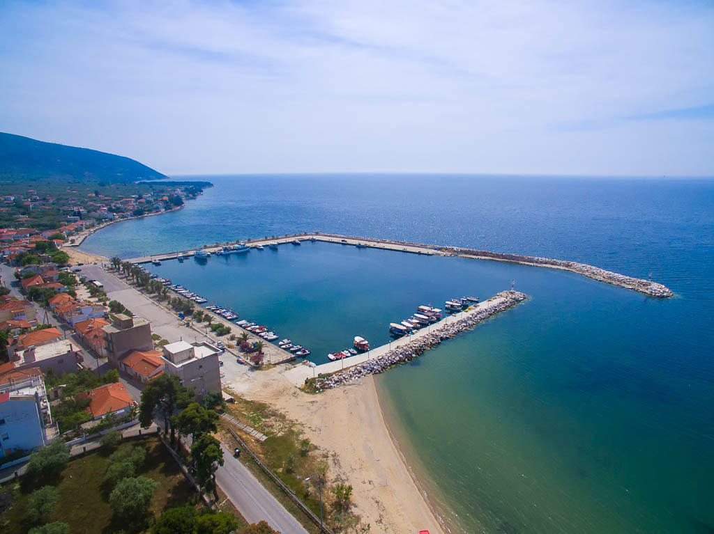 Fotografie cu Skala Kalirachi beach cu o suprafață de apa turcoaz