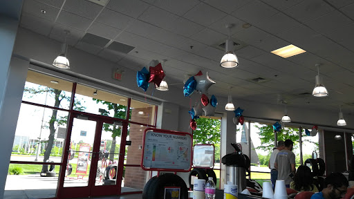 Tire Shop «Discount Tire Store - Schaumburg, IL», reviews and photos, 400 W Higgins Rd, Schaumburg, IL 60195, USA