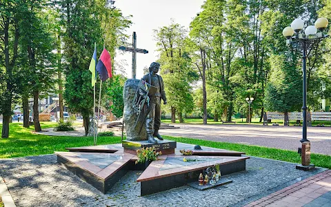 Memorial Square image