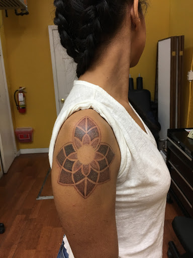 Tattoo Shop «studio 316 Tattoo & Body Piercing», reviews and photos, 84-22 Roosevelt Ave, Jackson Heights, NY 11372, USA