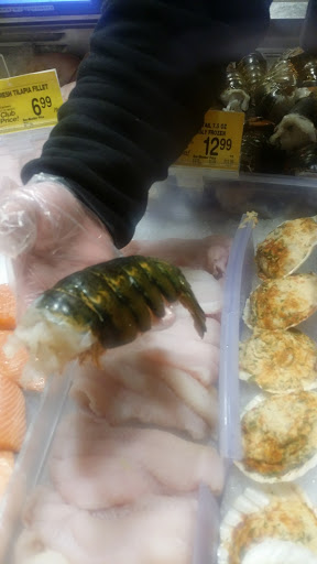 Grocery Store «Safeway», reviews and photos, 1801 W 11th St, Tracy, CA 95376, USA