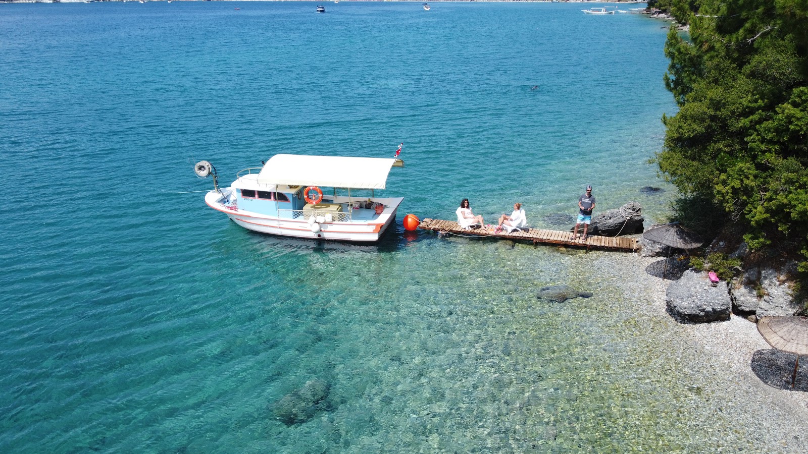 Fotografija Daily beach z lahki kamenček površino