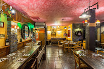 Atmosphère du Restaurant espagnol Los Dos Hermanos à Biarritz - n°17