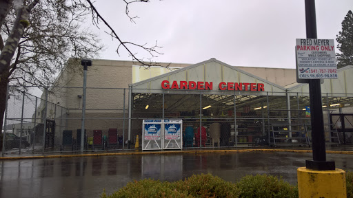 Grocery Store «Fred Meyer», reviews and photos, 777 NW Kings Blvd, Corvallis, OR 97330, USA