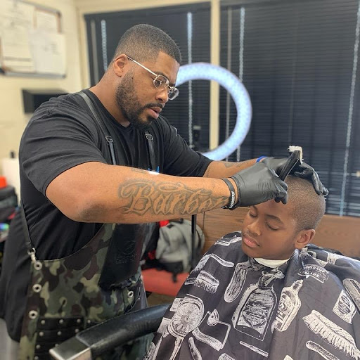 Barber Shop «Friendly Barber Shop», reviews and photos, 602 N Eastman Rd, Longview, TX 75601, USA