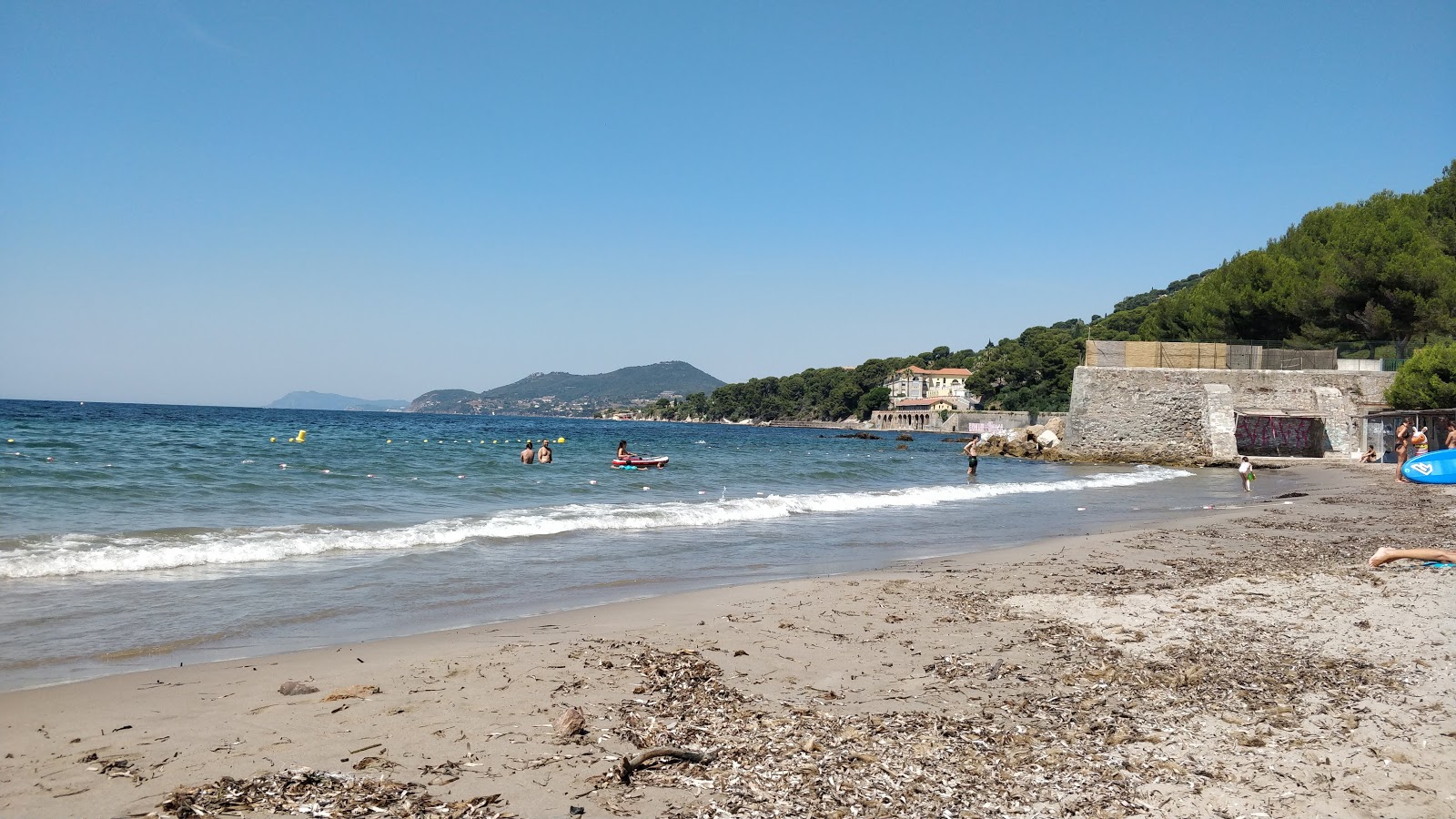 Foto von Plage du Port Helene mit geräumige küstenlinie