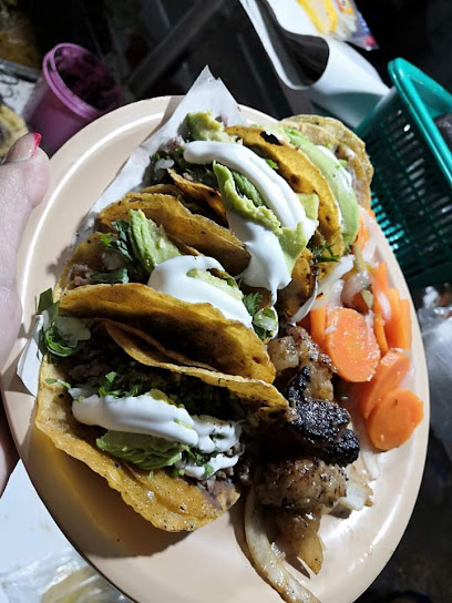 Tacos de trompo y gorditas pauchen
