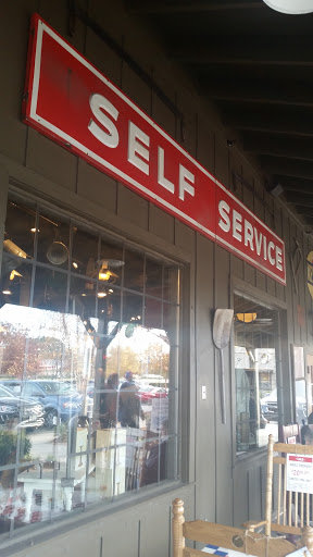 American Restaurant «Cracker Barrel Old Country Store», reviews and photos, 106 Marketplace Dr, Hampton, VA 23666, USA