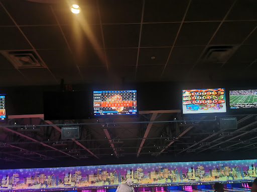 Bowling Alley «Town Line Luxury Lanes», reviews and photos, 665 Broadway, Malden, MA 02148, USA