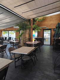 Atmosphère du Restaurant Bar de la Promenade à Solliès-Toucas - n°4