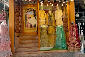𝗕𝗶𝘀𝗺𝗶𝗹𝗹𝗮𝗵 𝗟𝗲𝗵𝗲𝗻𝗴𝗮 𝗦𝗵𝗼𝗽 - Top Wedding Lehnga| Fancy Lehnga Shop| Best Lehnga Shop in Srinagar image