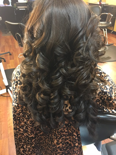 Beauty Salon «Upscale Salon & Weave Center», reviews and photos, 4447 Wade Green Rd, Kennesaw, GA 30144, USA