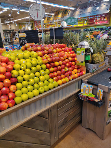 Grocery Store «Fresh Thyme Farmers Market- W. Des Moines», reviews and photos, 2900 University Ave, West Des Moines, IA 50266, USA