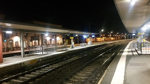 Guichet National De Vente SNCF à Riom