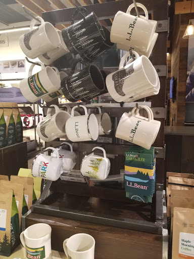 Clothing Store «L.L. Bean», reviews and photos, 25225 Cedar Rd, Lyndhurst, OH 44124, USA