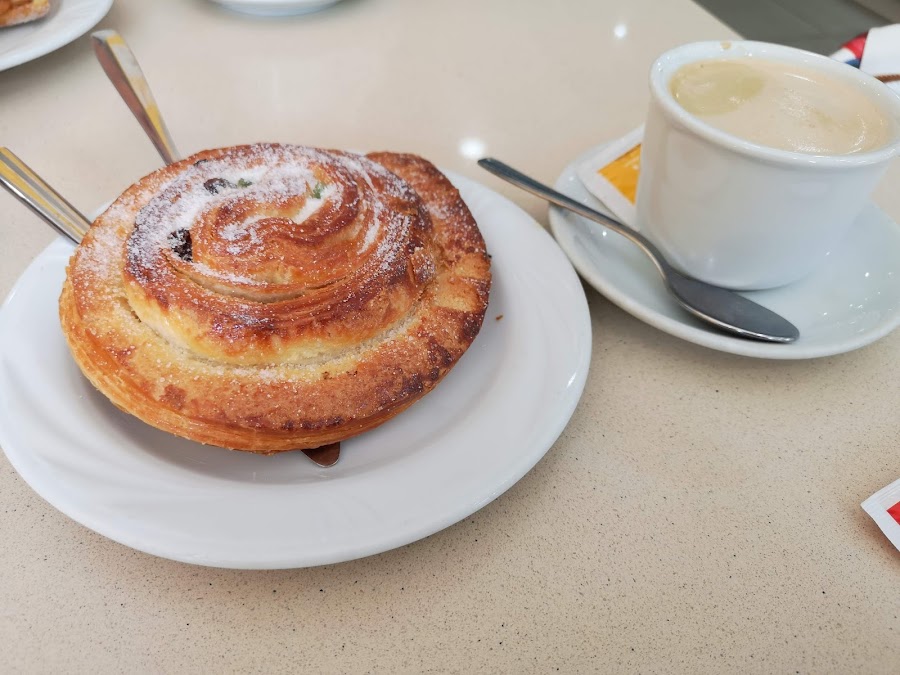 Los Reyunos. Pastelerías, Panaderías, Cafeterías - Sucursal Pradillo