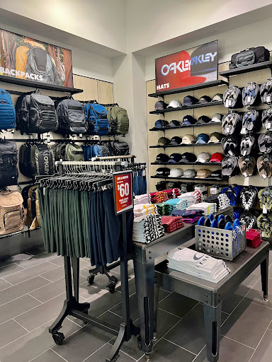 Sunglasses Store «Oakley Store», reviews and photos, 548 Brandon Town Center Dr, Brandon, FL 33511, USA