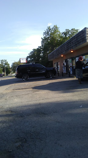 Grocery Store «B & T Convenient & Liquor Store», reviews and photos, 2704 Florence Blvd, Omaha, NE 68110, USA