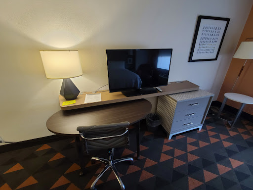 Hotel «Holiday Inn Express Union City», reviews and photos