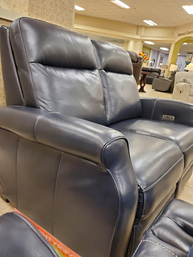 Furniture Store «Raymour & Flanigan Furniture and Mattress Store», reviews and photos, 100 Highland Ave, Seekonk, MA 02771, USA