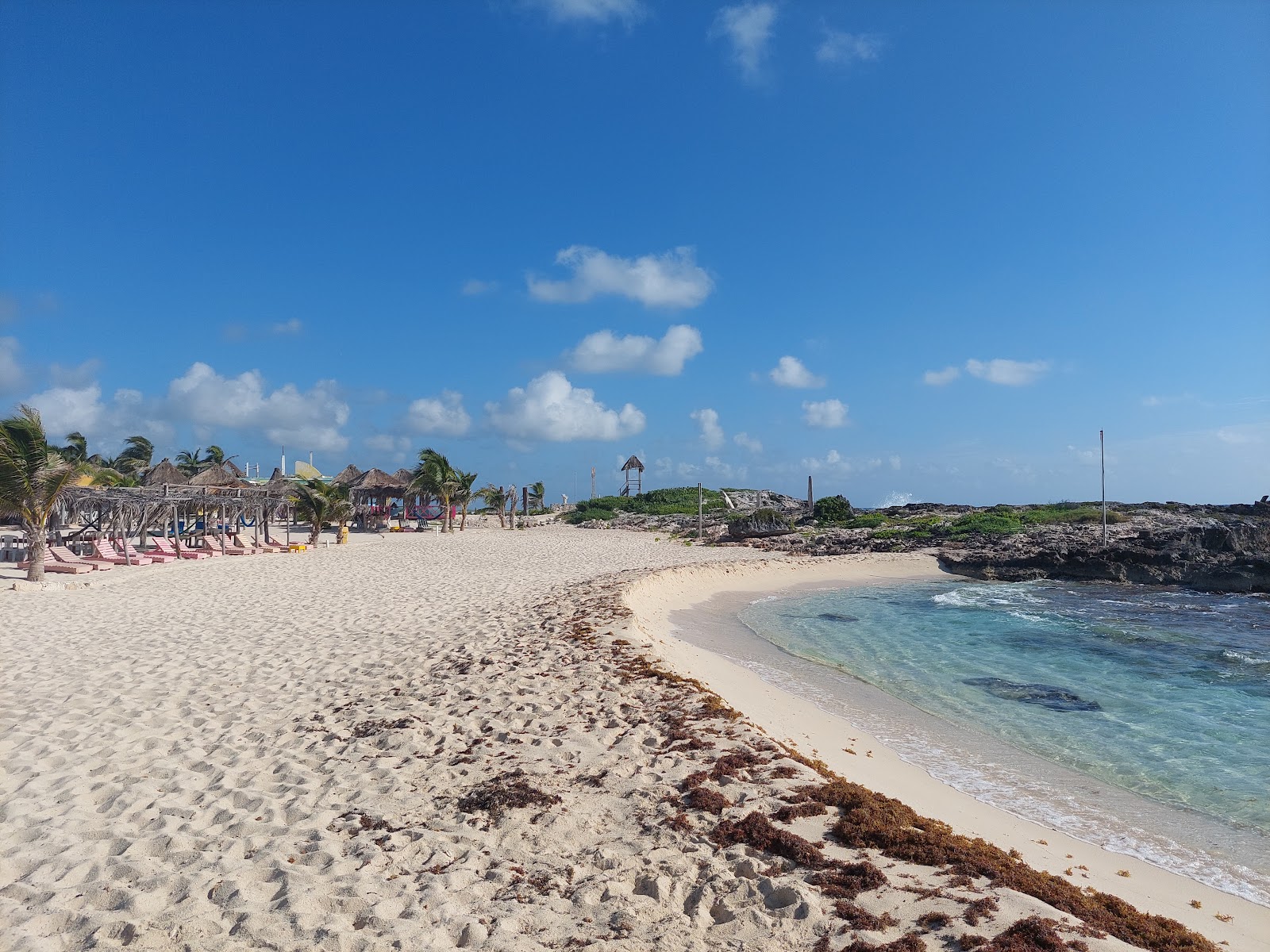 Valokuva Playa Punta Morenaista. pinnalla kirkas hieno hiekka:n kanssa