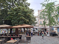 Atmosphère du Le 22 Restaurant Pizzeria à Arles - n°3