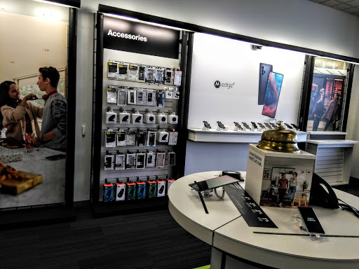 Cell Phone Store «Verizon», reviews and photos, 6432 Springfield Blvd, Springfield, VA 22150, USA