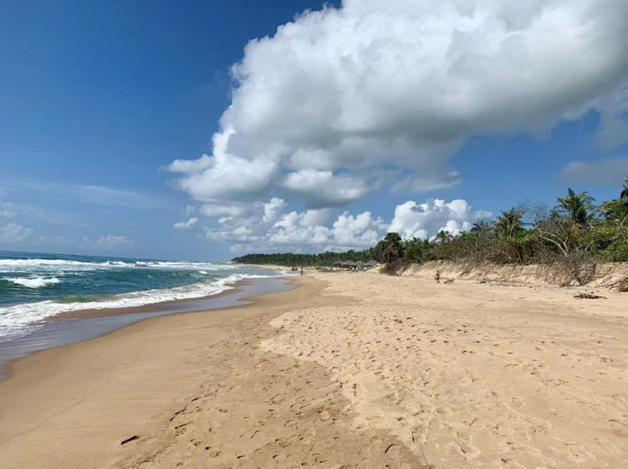 Foto di Siva Sagar Beach Akkupalli con una superficie del sabbia beige