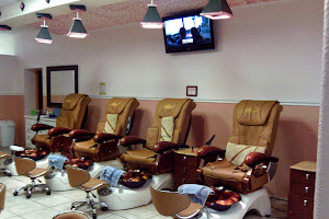 Pink & White Nails Salon In Clearwater