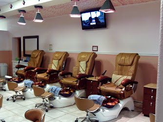 Pink & White Nails Salon In Clearwater