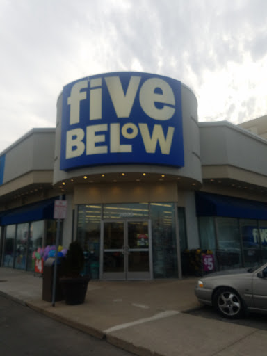 Five Below, 31065 Orchard Lake Rd, Farmington Hills, MI 48334, USA, 