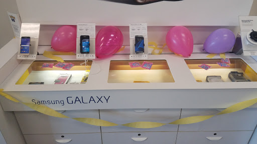 Cell Phone Store «Marshall Wireless Sprint Store Collinsville», reviews and photos, 1075 Collinsville Crossing Blvd, Collinsville, IL 62234, USA