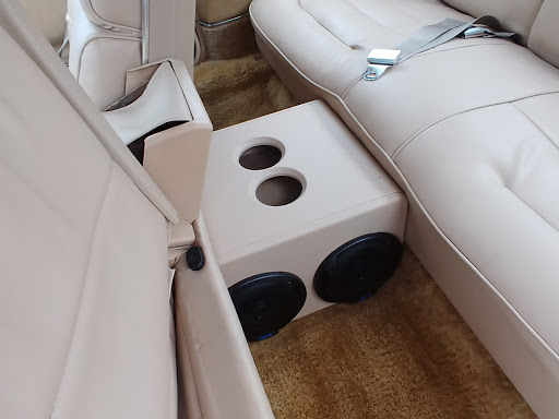 Car Stereo Store «WOW Electronics», reviews and photos, 21165 Gratiot Ave, Eastpointe, MI 48021, USA