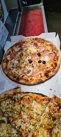 Plats et boissons du Pizzas à emporter Pizz' St Loup à Notre-Dame-de-Londres - n°6