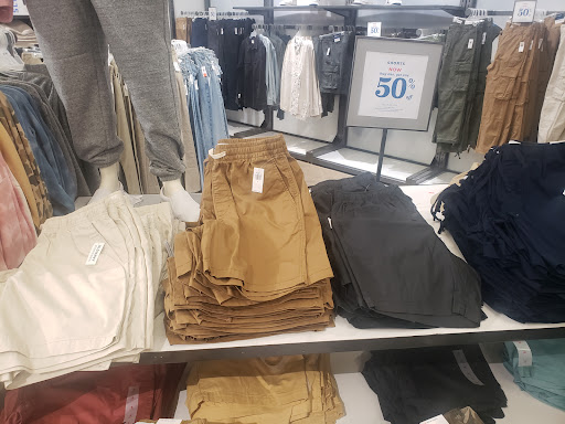 Clothing Store «Old Navy», reviews and photos, 697 Hillside Avenue, New Hyde Park, NY 11040, USA