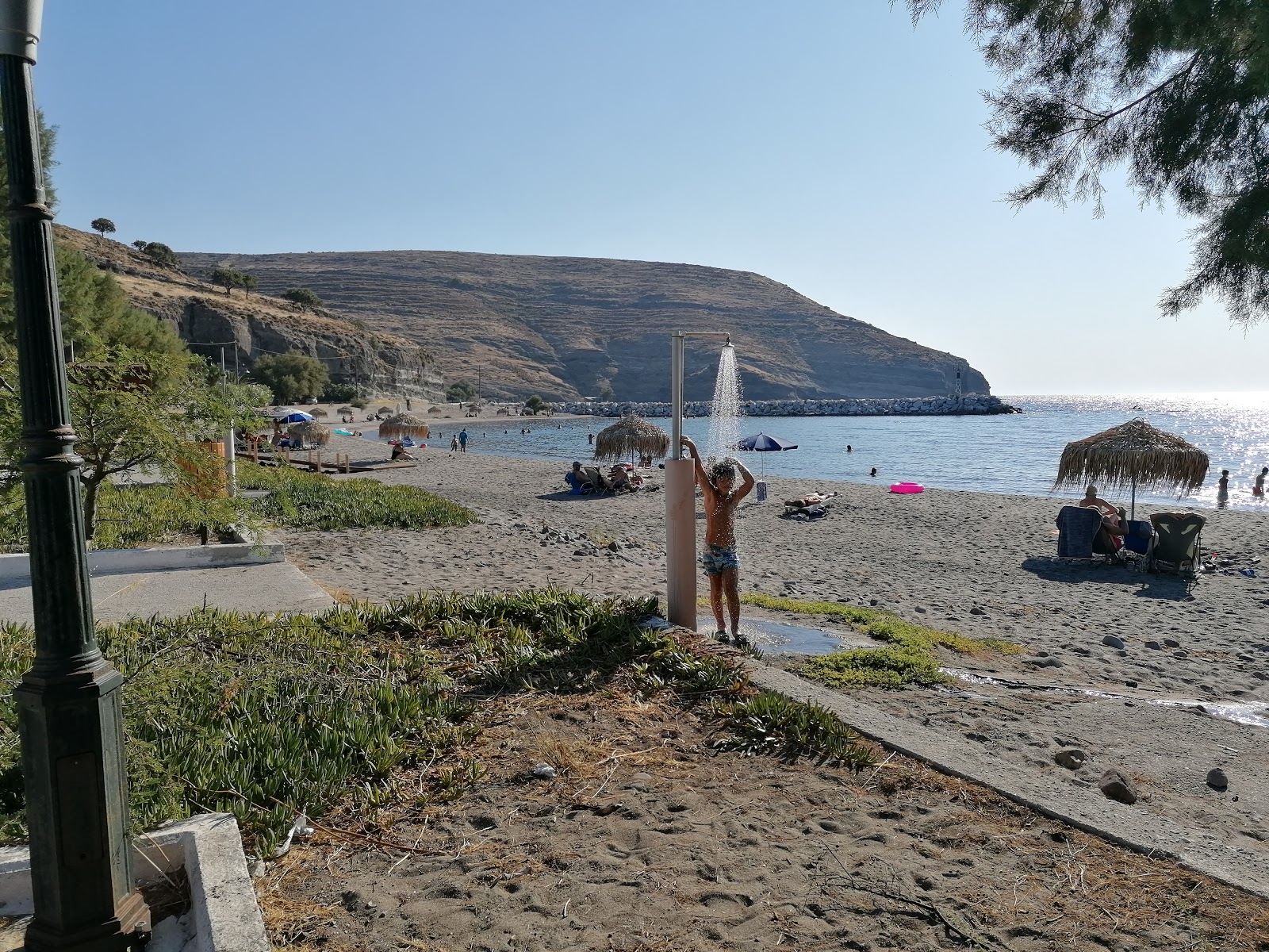 Foto van Agios Efstratos beach met hoog niveau van netheid