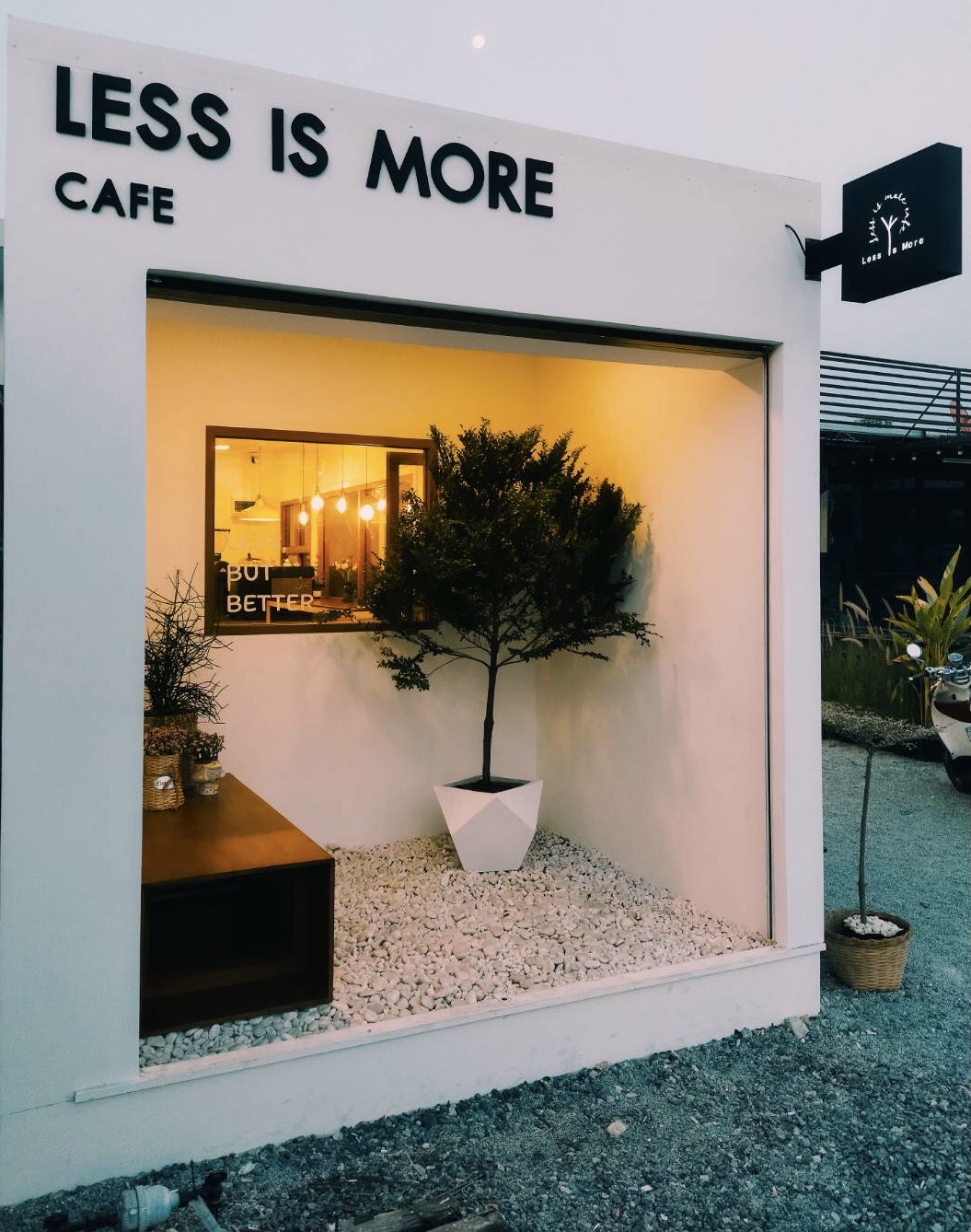 Less Is More Cafe