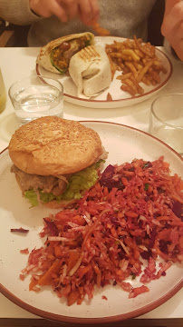 Hamburger du Restaurant méditerranéen Nous Châteaudun à Paris - n°6