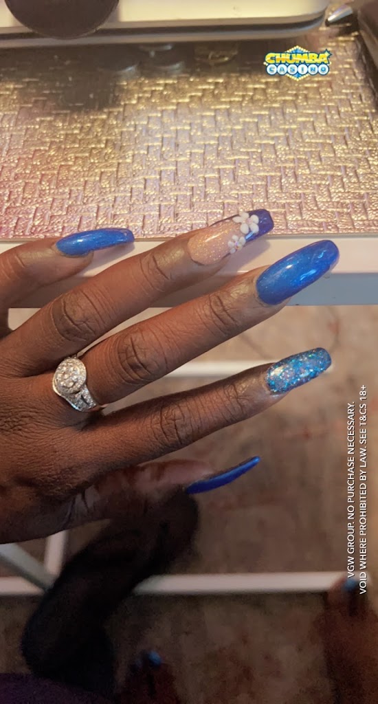 Lucy Nails 30039