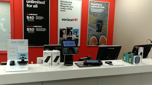 Cell Phone Store «Verizon», reviews and photos, 365 Gorham Rd, South Portland, ME 04106, USA