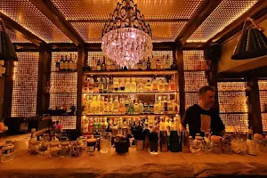 Manu Cocktails Bar image