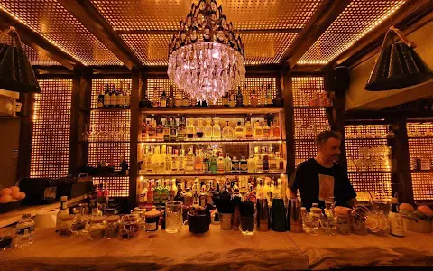 Manu Cocktails Bar image