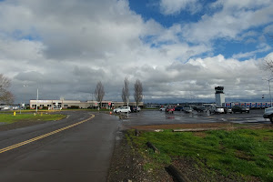 Salem: Airport