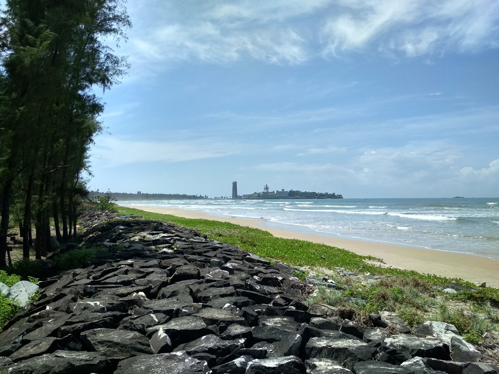 Zdjęcie Bailur Tengara Beach z powierzchnią jasny piasek