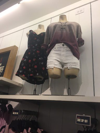 Clothing Store «AEO Factory Store», reviews and photos, 8200 Vineland Ave Suite 101, Orlando, FL 32821, USA
