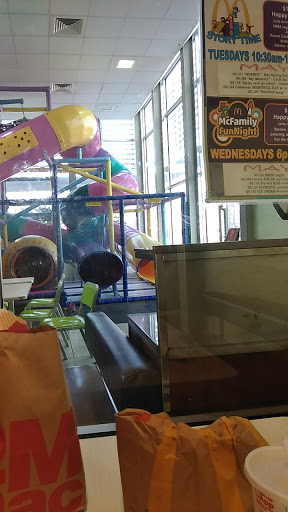 Shopping Mall «Woodforest Shopping Center», reviews and photos, 443 Uvalde Rd, Houston, TX 77015, USA