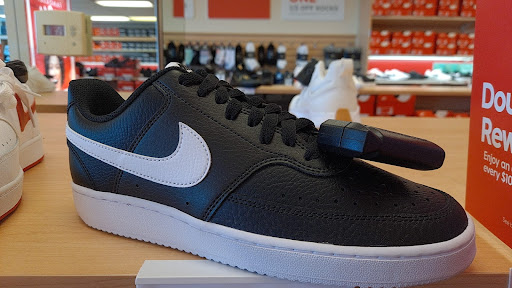 Shoe Store «Famous Footwear», reviews and photos, 2101 Elmwood Ave, Buffalo, NY 14207, USA