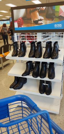 Clothing Store «Ross Dress for Less», reviews and photos, 877 E Baseline Rd, Gilbert, AZ 85233, USA
