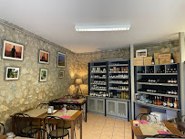 Atmosphère du Restaurant de tapas Cave Bar Tapas Epicerie Fine du Moulin à Duilhac-sous-Peyrepertuse - n°1