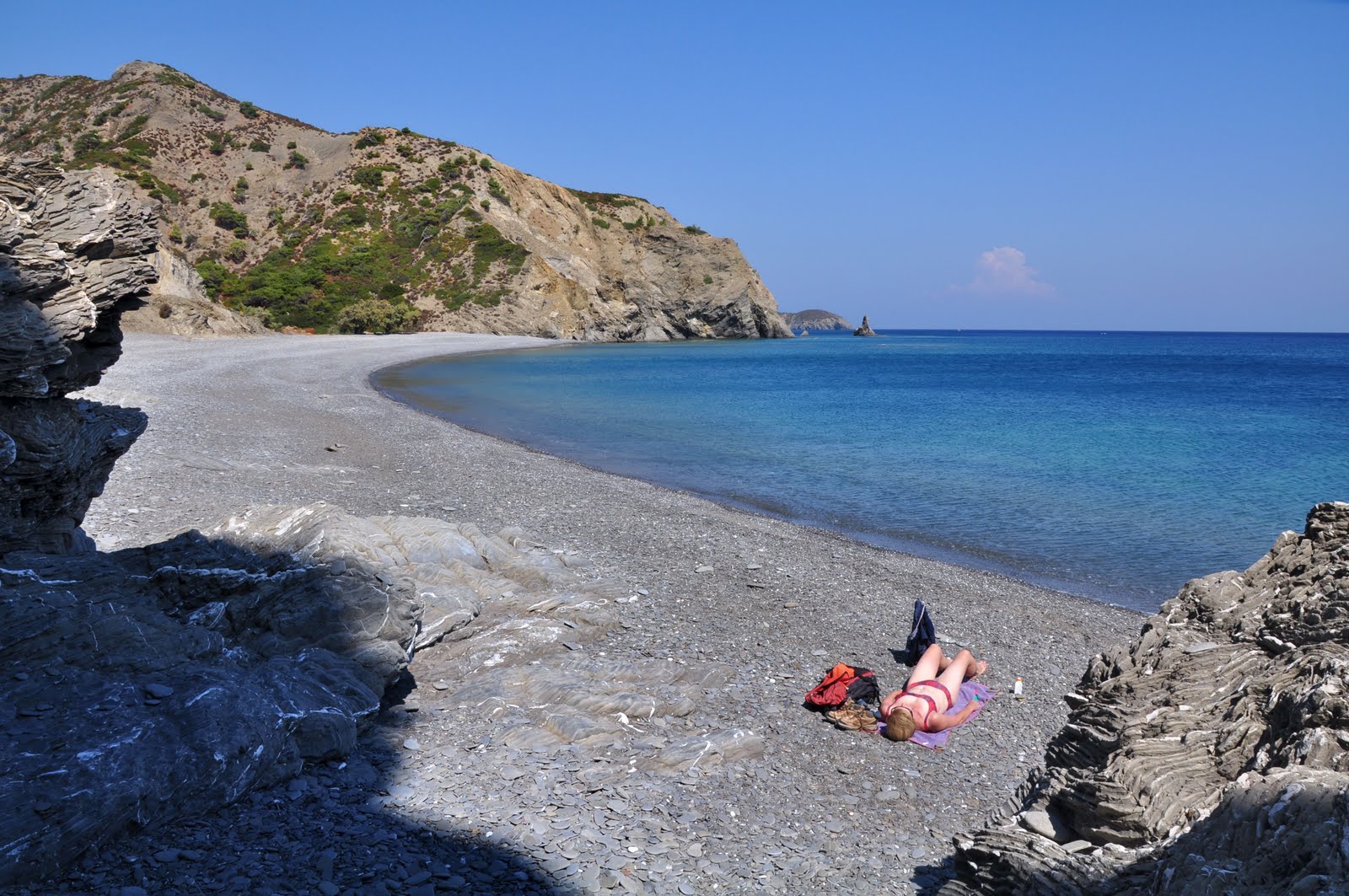 Kantri beach III'in fotoğrafı gri çakıl taşı yüzey ile